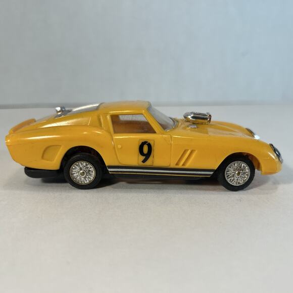 1960s Ideal Motorific Ferrari #9 Battery Operated Car w/ Original Display Case - Picture 7 of 16